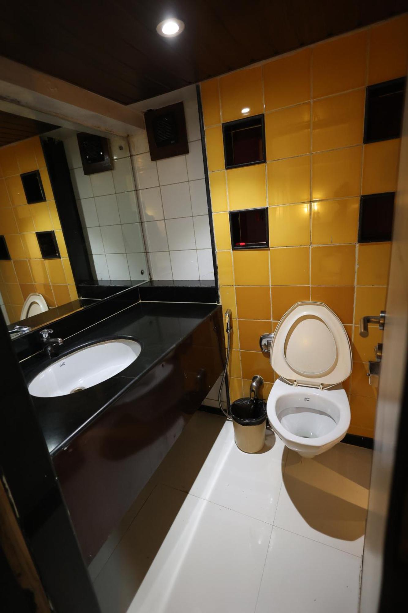Quaint Suites Hotel & Banquet Bombaim Exterior foto
