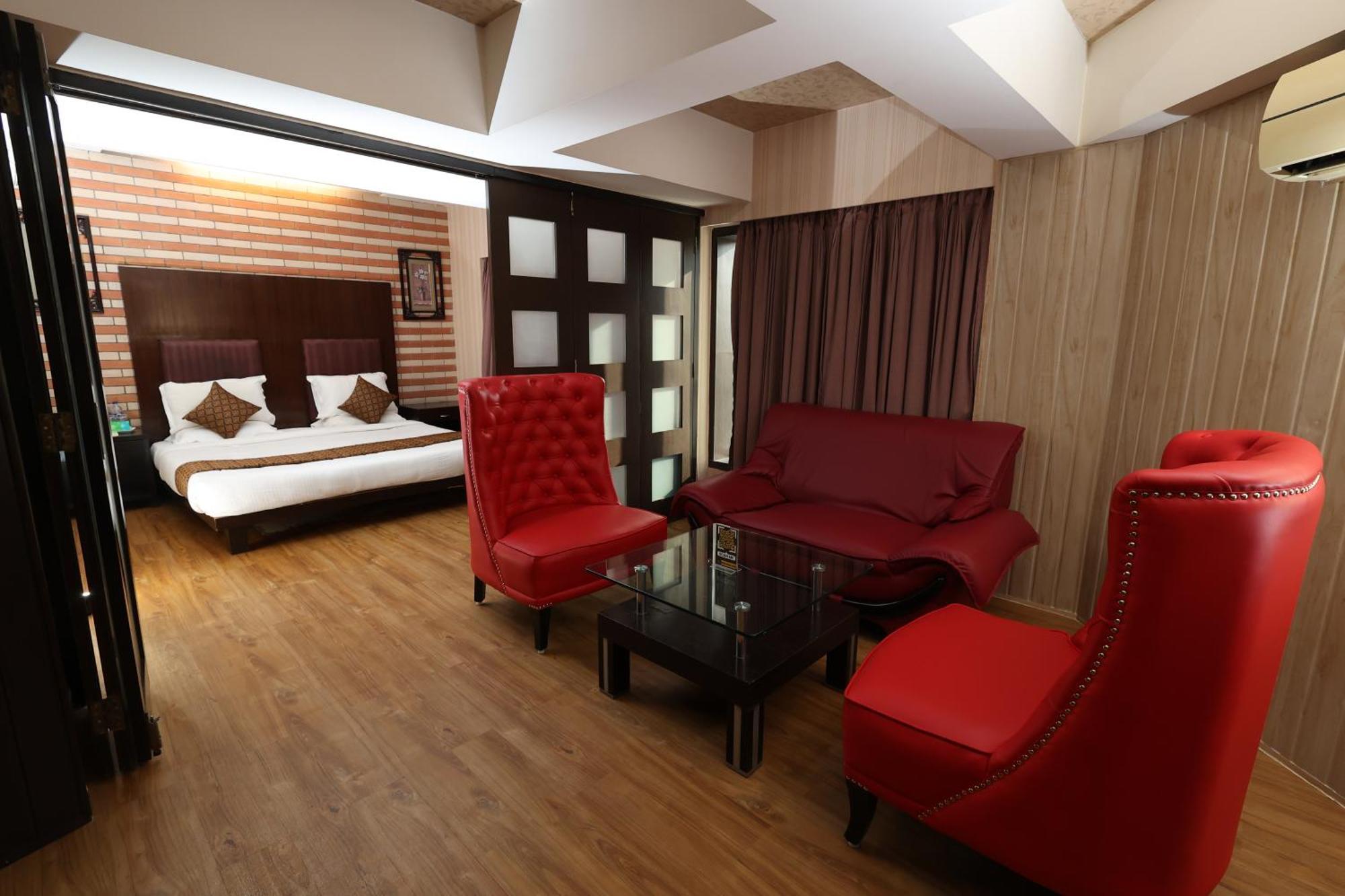 Quaint Suites Hotel & Banquet Bombaim Exterior foto