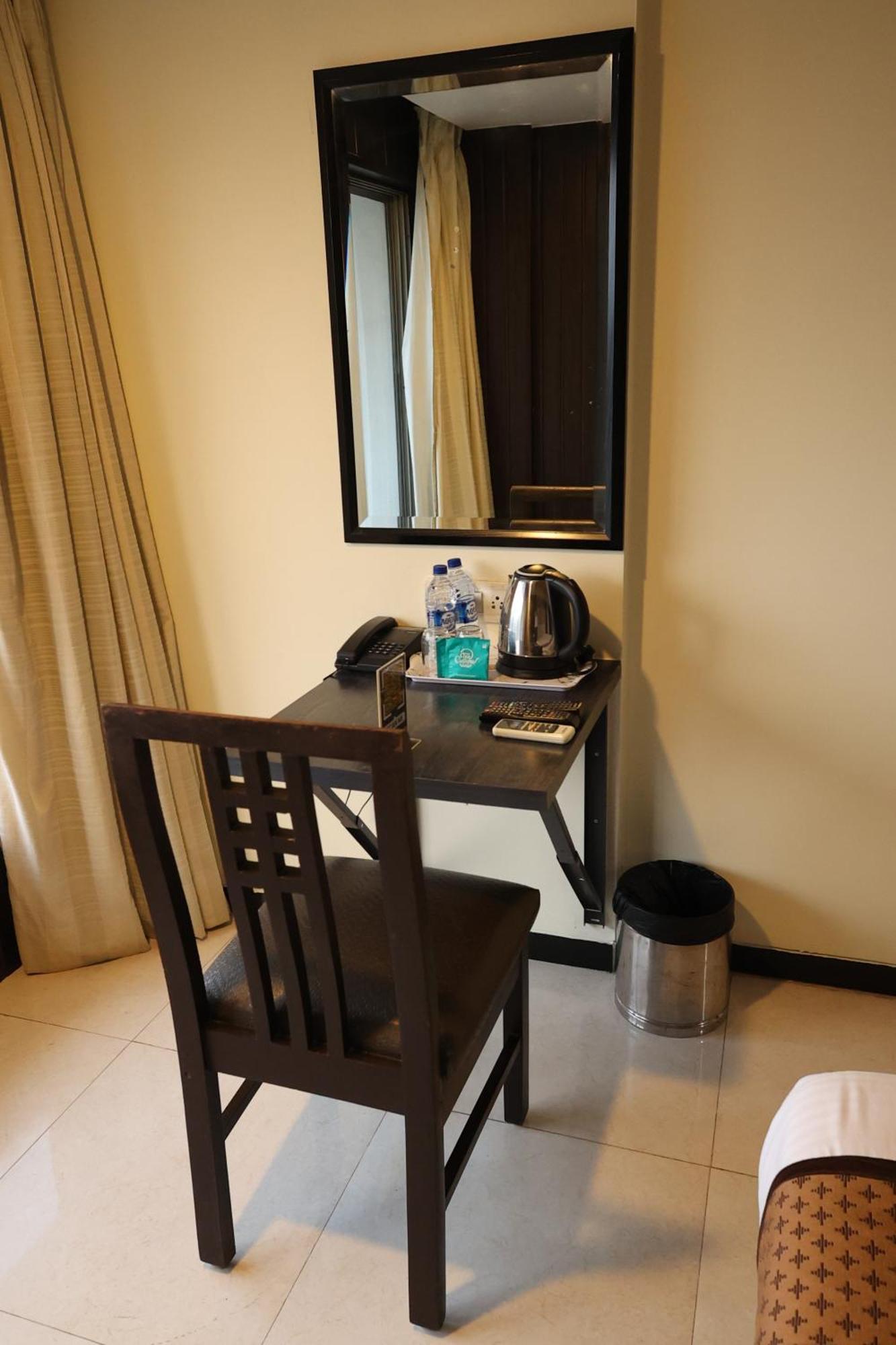 Quaint Suites Hotel & Banquet Bombaim Exterior foto