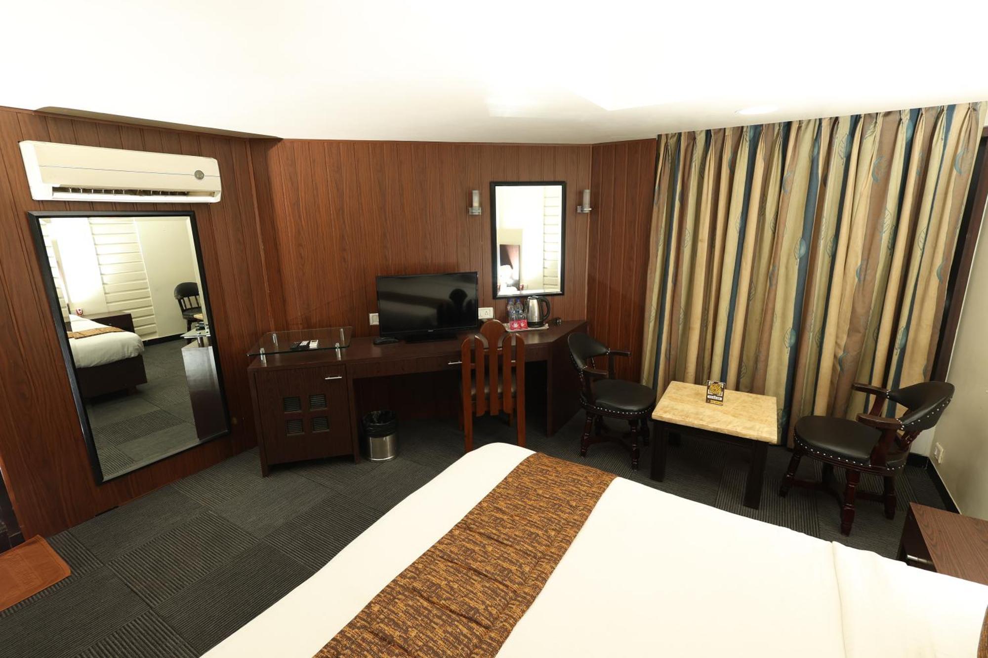 Quaint Suites Hotel & Banquet Bombaim Exterior foto