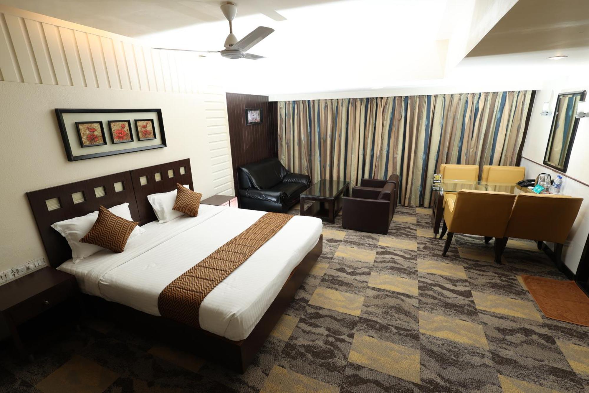 Quaint Suites Hotel & Banquet Bombaim Exterior foto