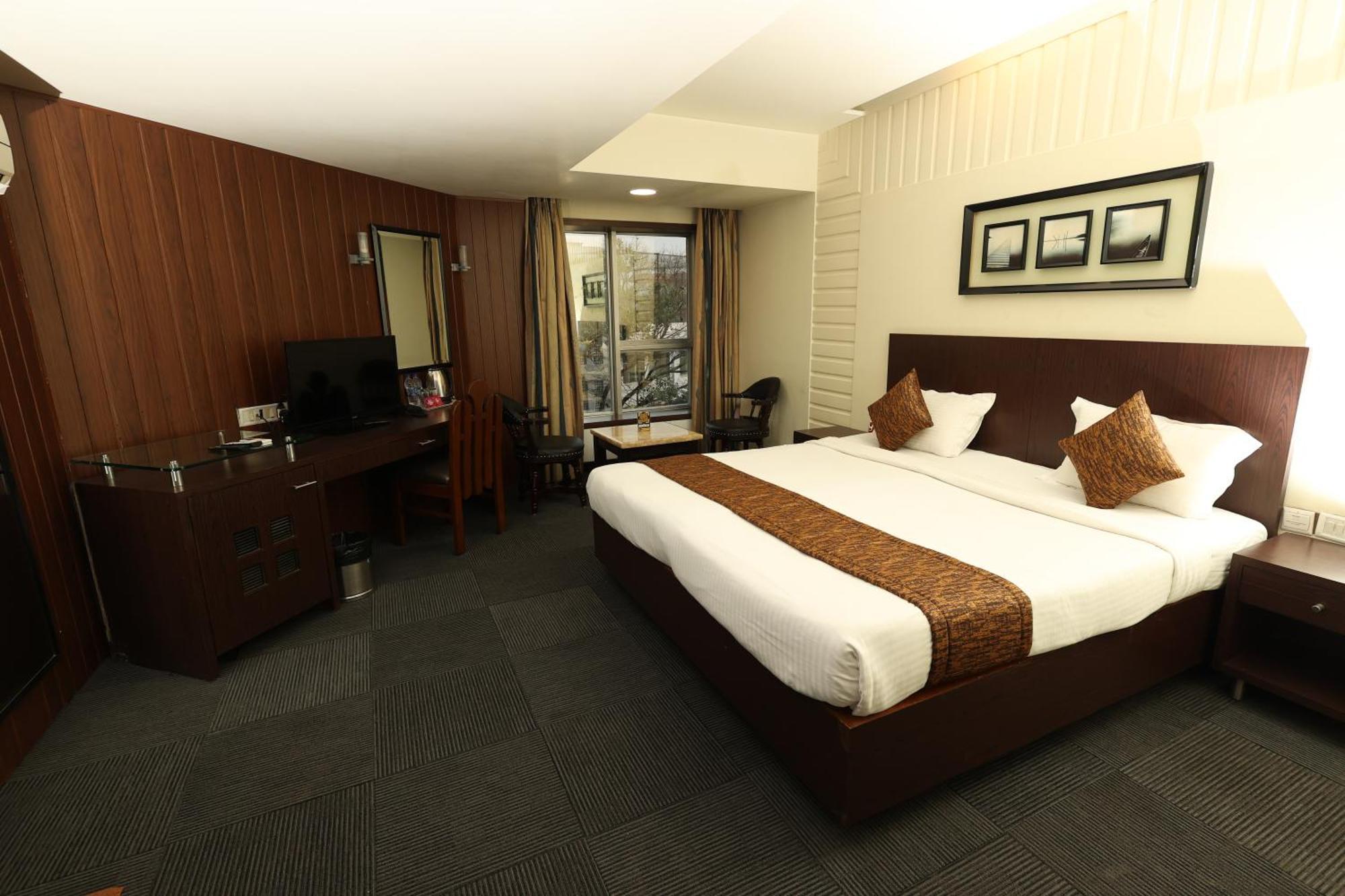 Quaint Suites Hotel & Banquet Bombaim Exterior foto