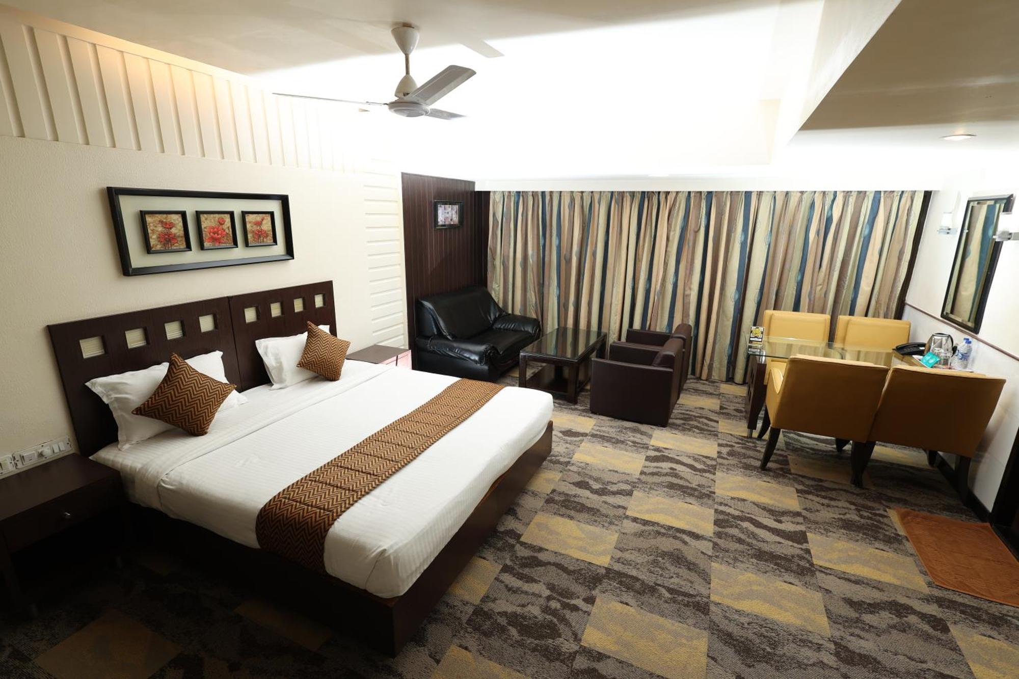 Quaint Suites Hotel & Banquet Bombaim Exterior foto