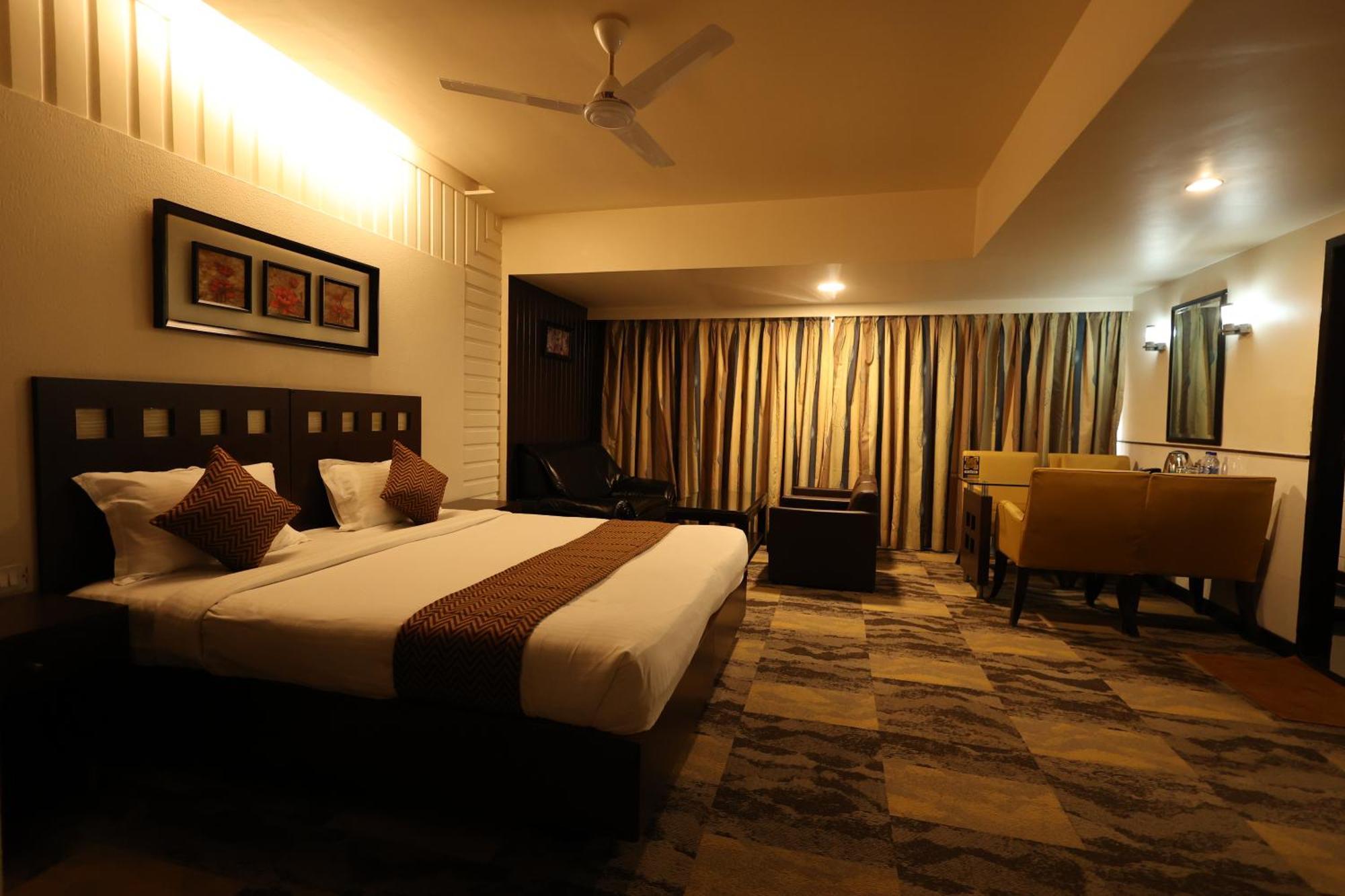 Quaint Suites Hotel & Banquet Bombaim Exterior foto