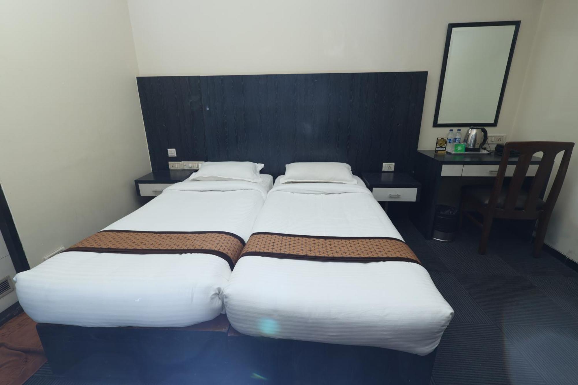Quaint Suites Hotel & Banquet Bombaim Exterior foto