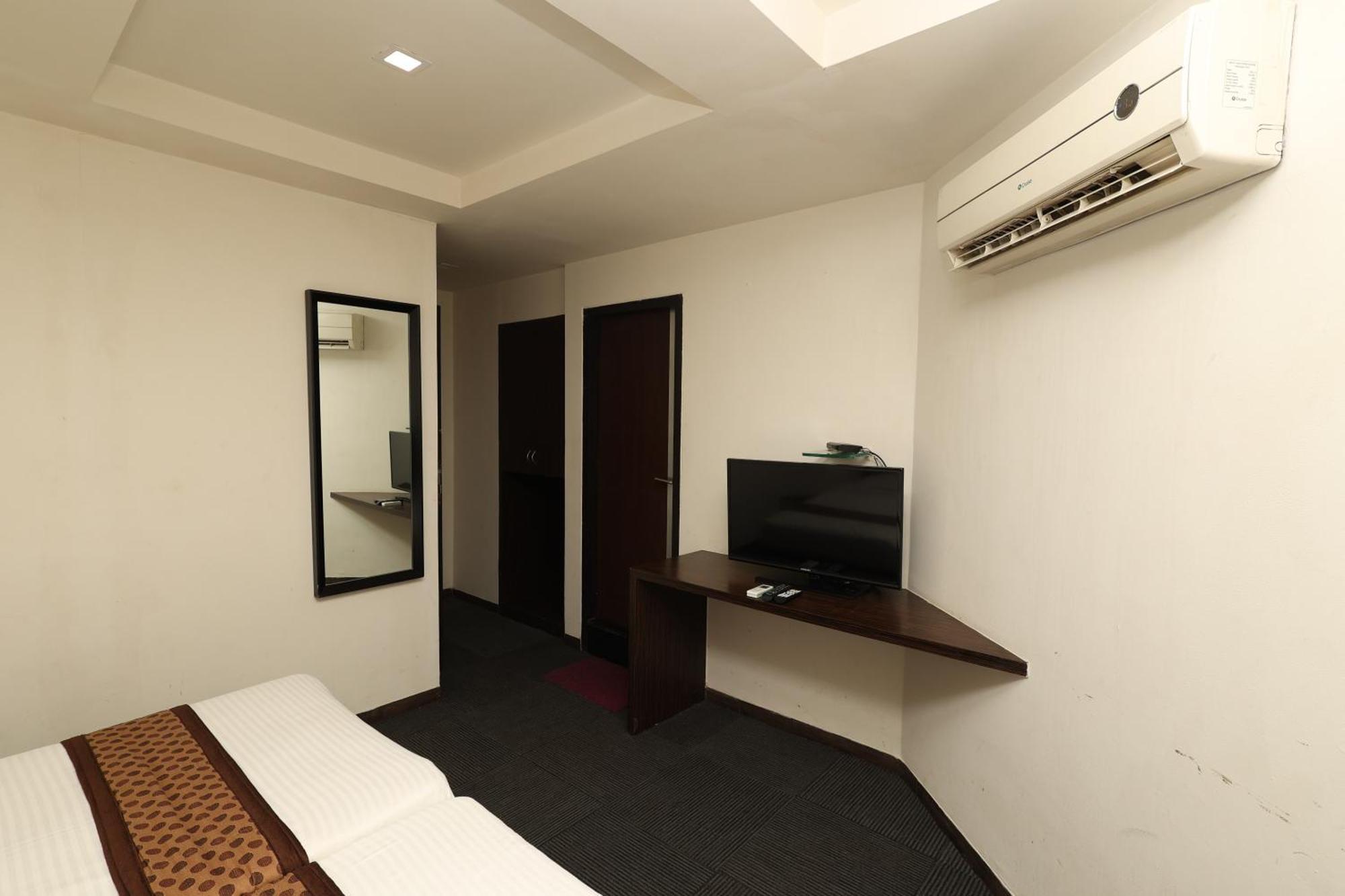 Quaint Suites Hotel & Banquet Bombaim Exterior foto