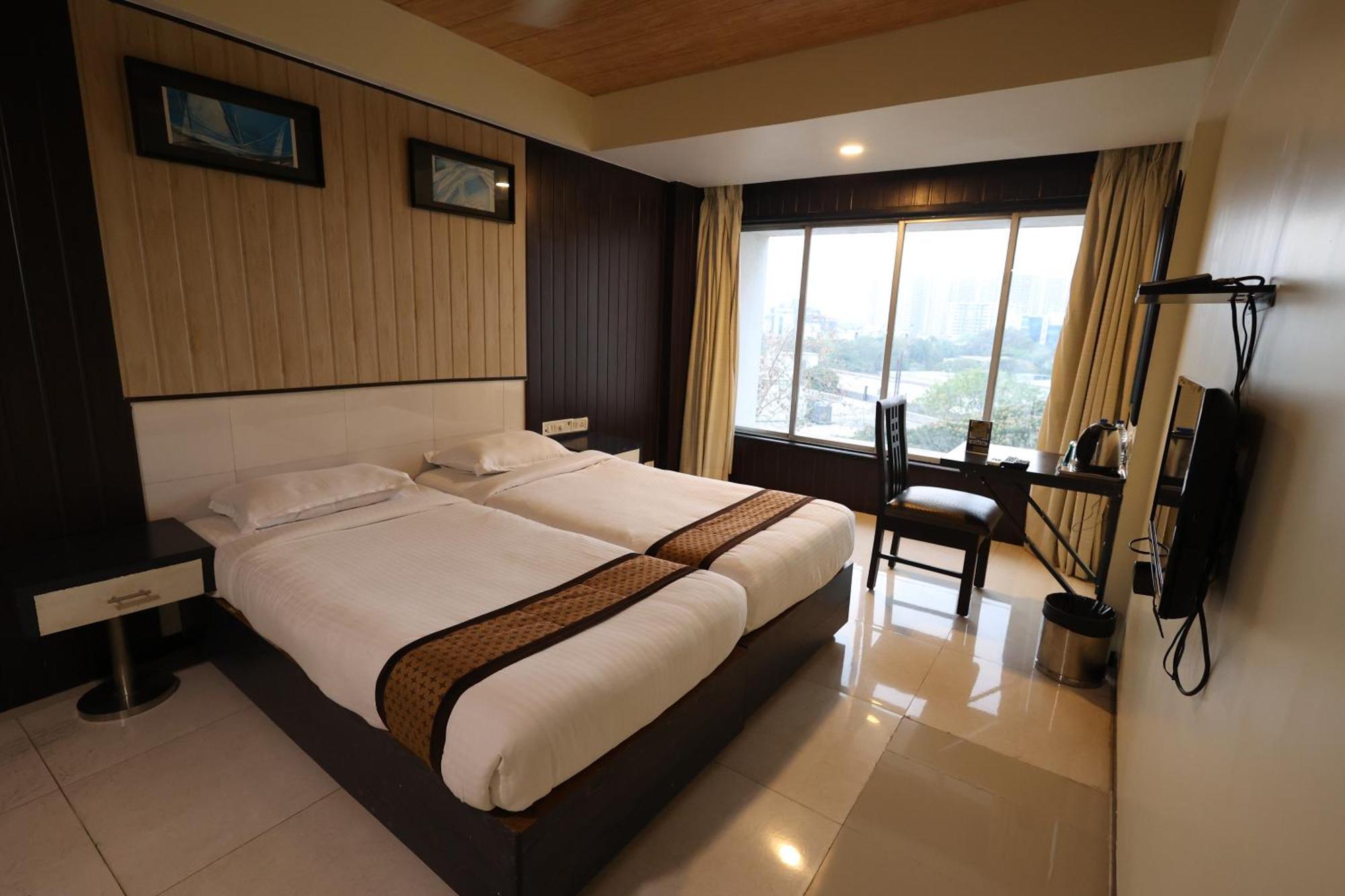 Quaint Suites Hotel & Banquet Bombaim Exterior foto