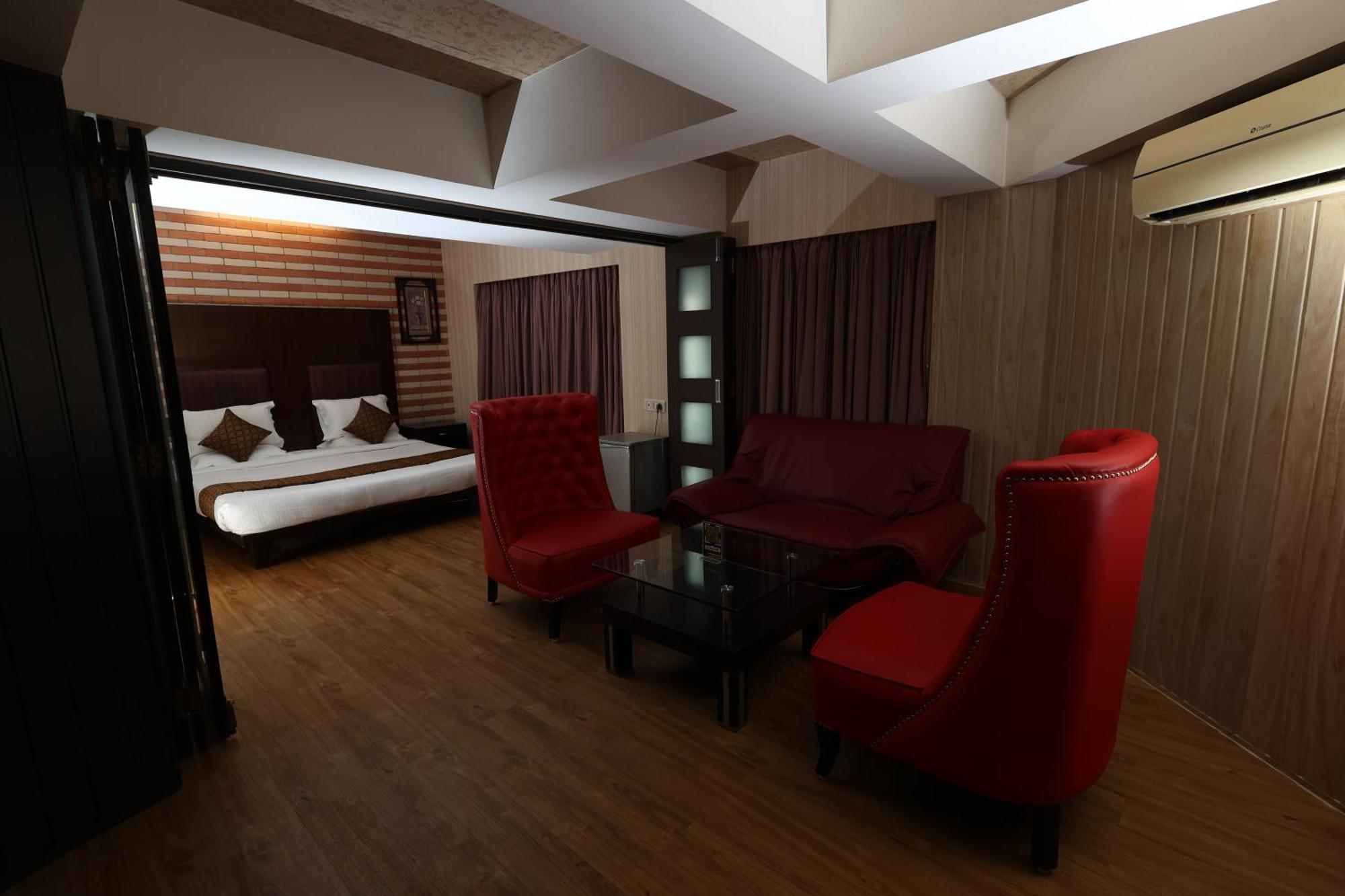 Quaint Suites Hotel & Banquet Bombaim Exterior foto