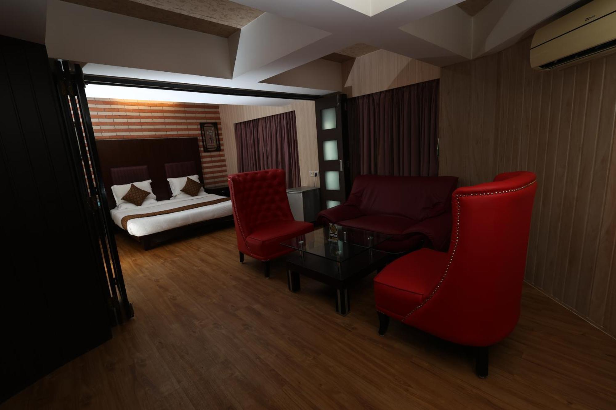 Quaint Suites Hotel & Banquet Bombaim Exterior foto