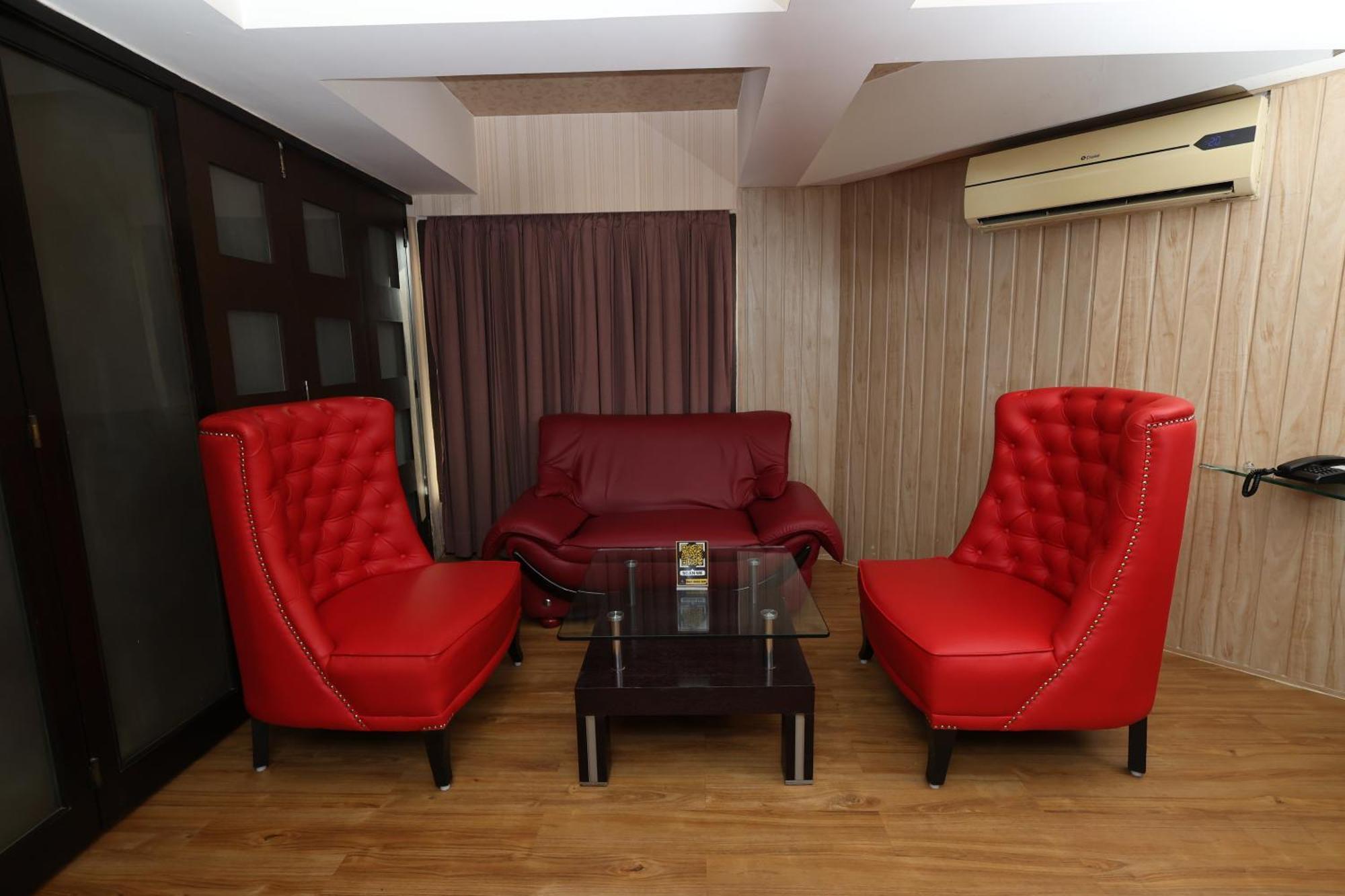 Quaint Suites Hotel & Banquet Bombaim Exterior foto