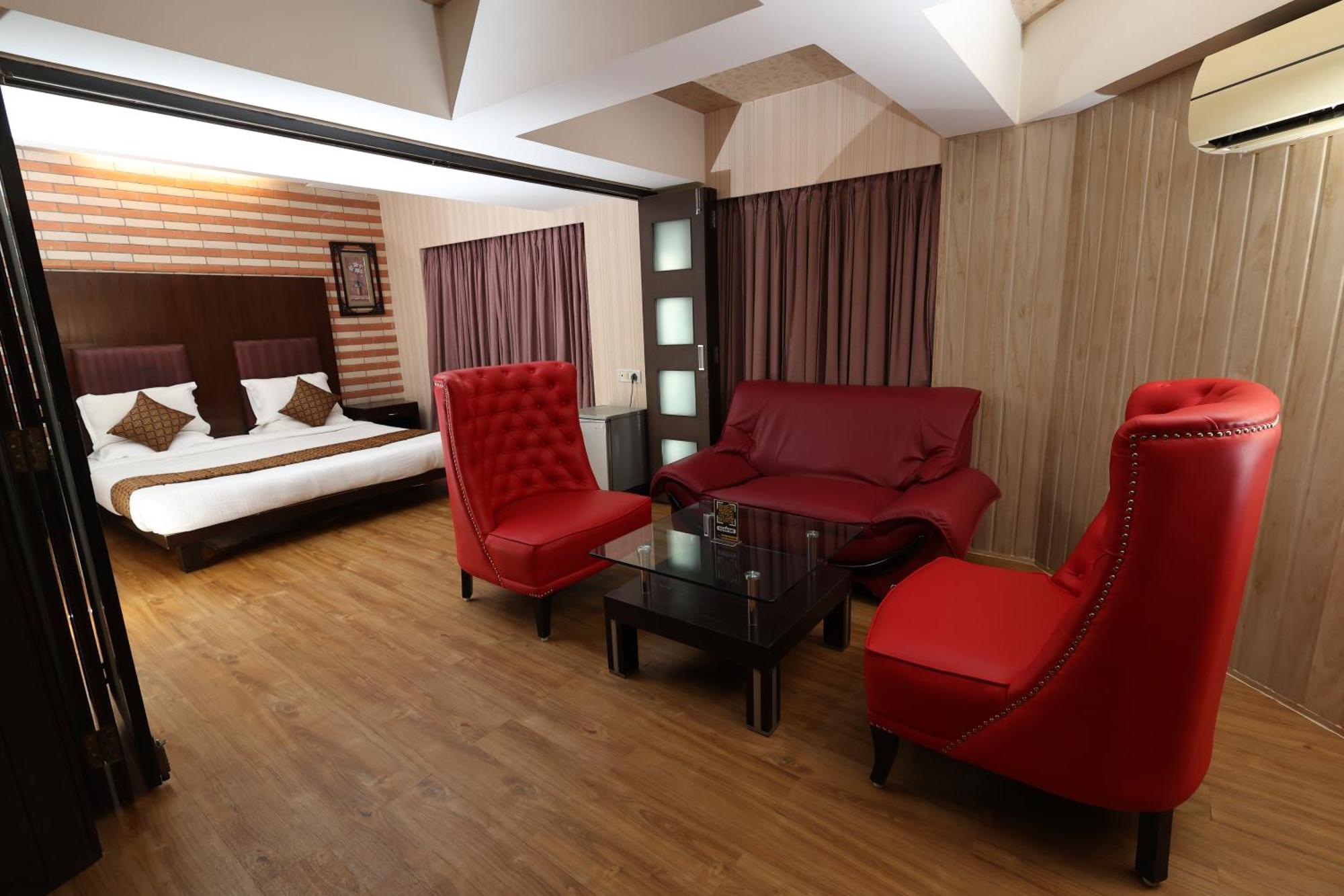 Quaint Suites Hotel & Banquet Bombaim Exterior foto