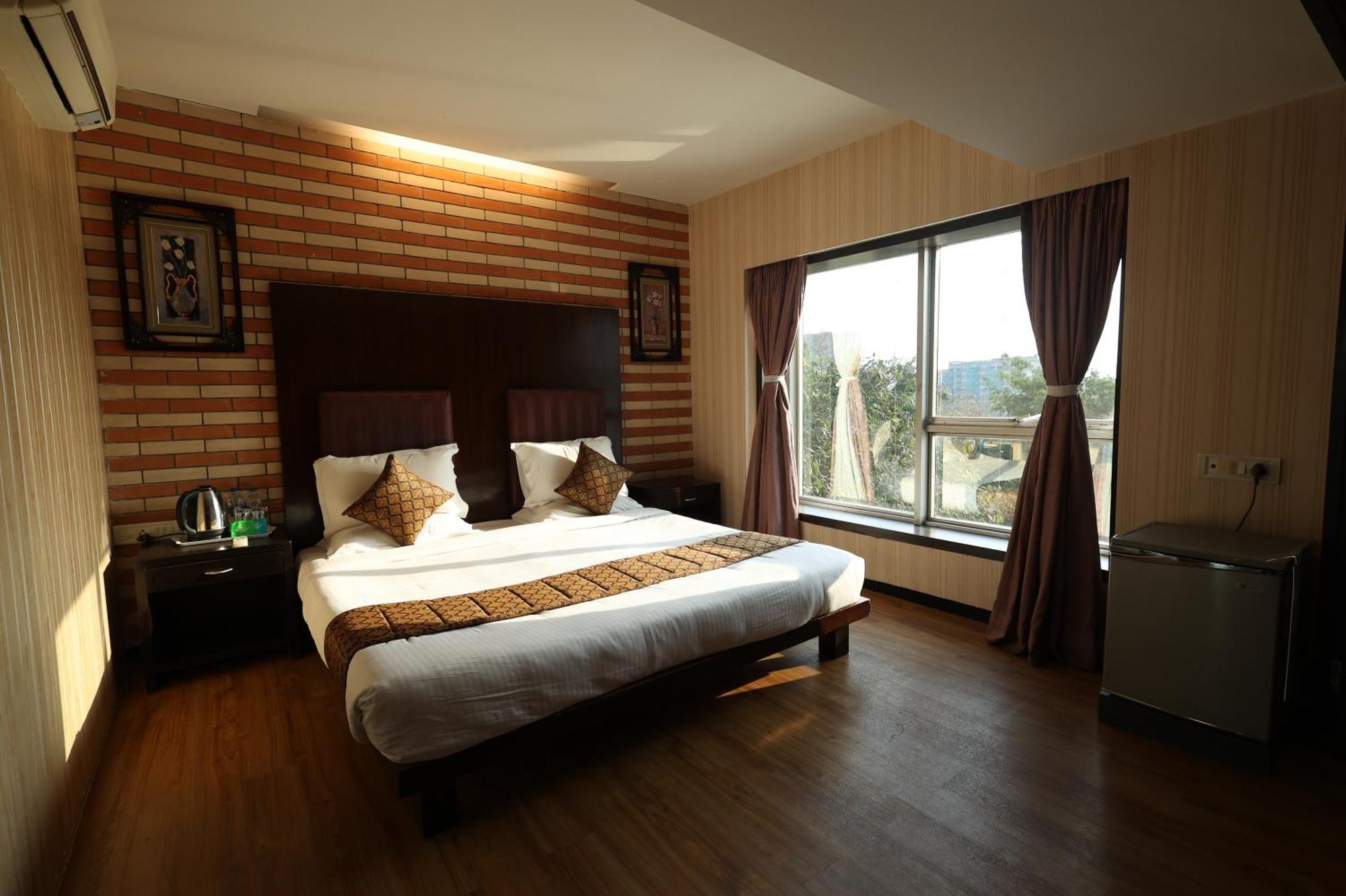 Quaint Suites Hotel & Banquet Bombaim Exterior foto