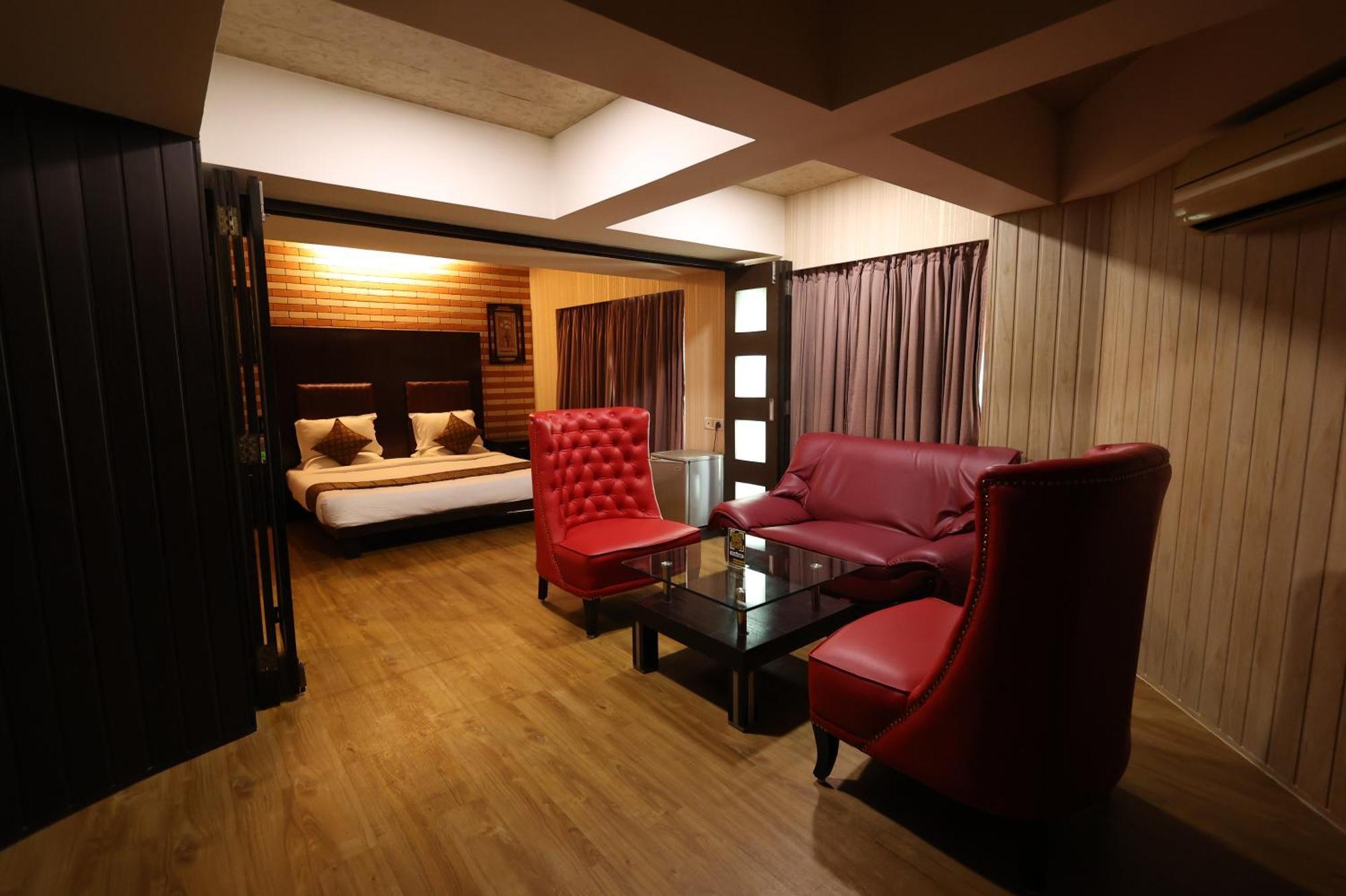 Quaint Suites Hotel & Banquet Bombaim Exterior foto